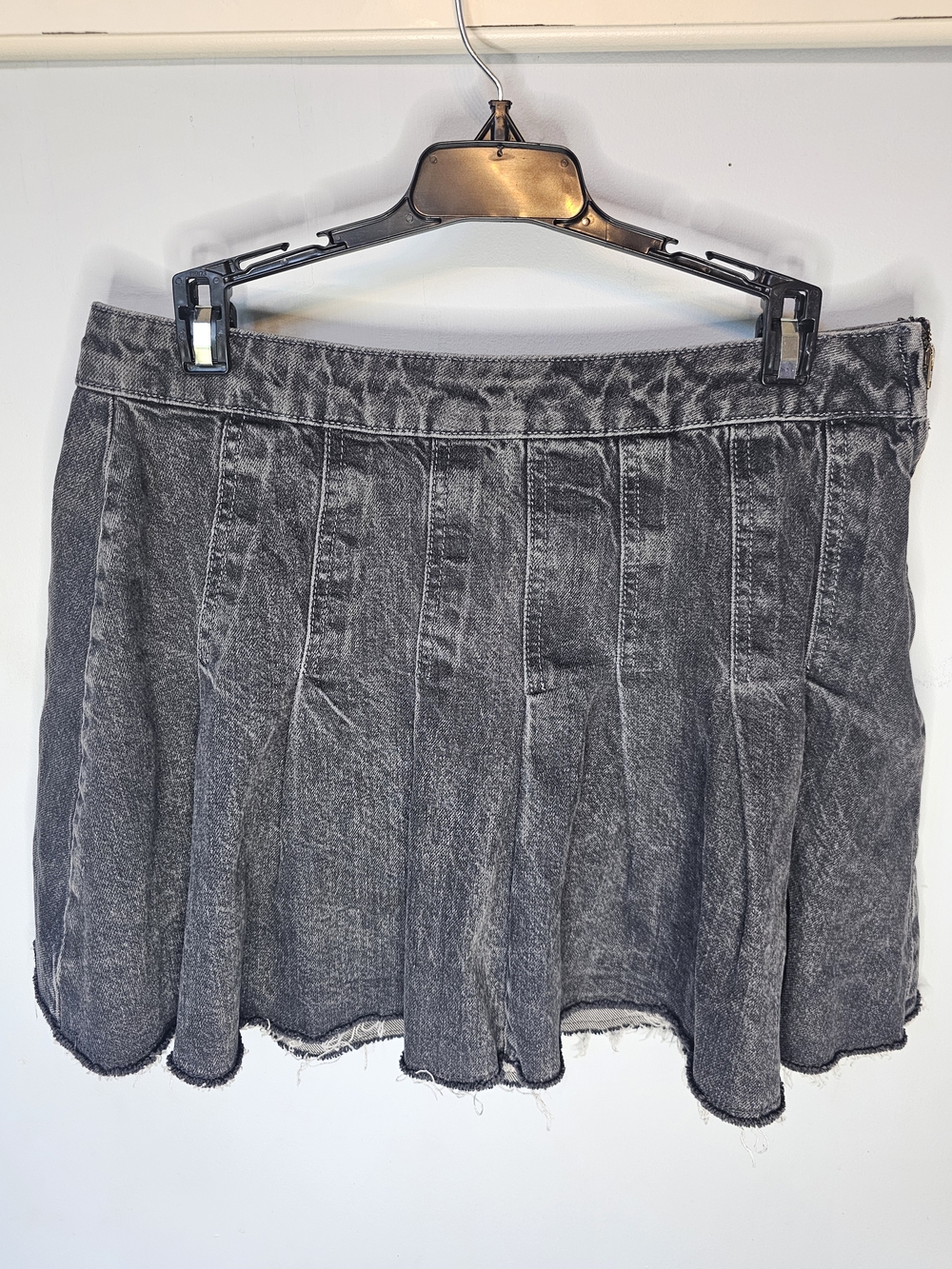Harper Heritage Acid Wash Gray Pleated Denim Mini Skirt Size M